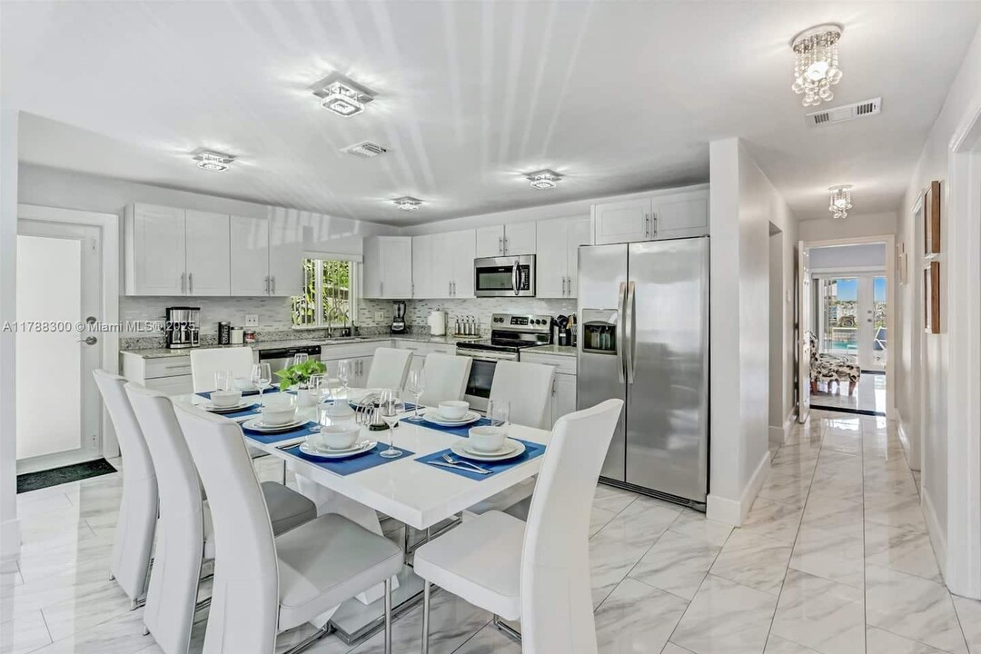 211 SW 4th Ave in Hallandale Beach, FL - Building Photo
