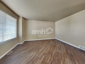 8706 S Pebble Crest Way in West Jordan, UT - Building Photo - Building Photo