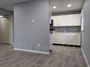 105 Ludland Dr in Manchester, IA - Building Photo - Building Photo