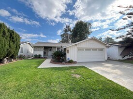 21350 Rossford Ave in Lakewood, CA - Building Photo