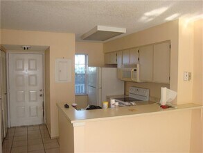 2226 N Cypress Bend Dr in Pompano Beach, FL - Building Photo - Building Photo