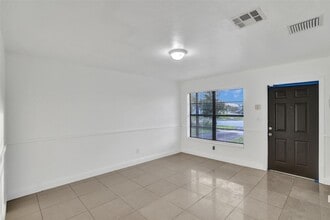 1142 NW 43rd Ter in Lauderhill, FL - Building Photo - Building Photo