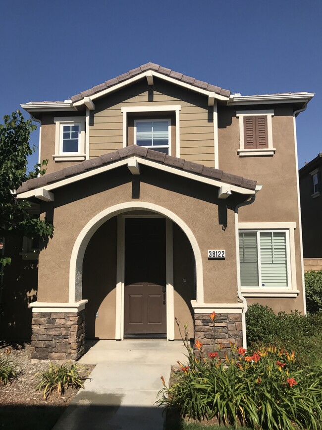 38122 Mendocino Way in Palmdale, CA - Building Photo - Building Photo