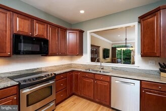 138 Whispering Oaks Dr in West Chester, PA - Building Photo - Building Photo