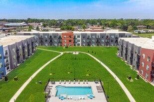 Courtyard at Cobblestone Park in Sturtevant, WI - Building Photo