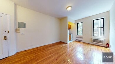 302 E 90th St in New York, NY - Building Photo - Building Photo