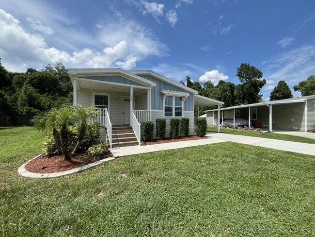 115 Poinsettia Dr in Leesburg, FL - Building Photo - Building Photo
