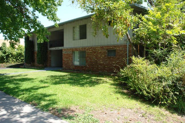 Wisteria Apartments in Sierra Madre, CA - Building Photo - Building Photo