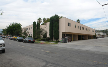 1110 E Doran St in Glendale, CA - Foto de edificio - Building Photo