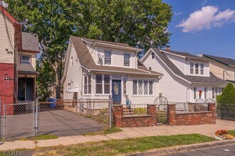 1379 Garfield Pl in Elizabeth, NJ - Building Photo - Building Photo