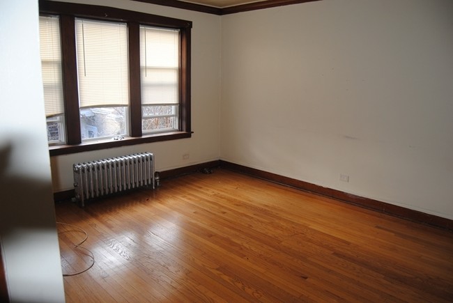 1437 N Long Ave in Chicago, IL - Building Photo - Interior Photo