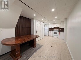 10 Chipping Rd in Toronto, ON - Building Photo