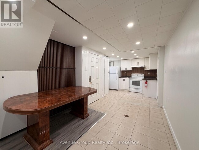property at 10 Chipping Rd