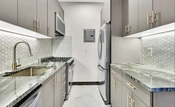 121 E 37th St in New York, NY - Building Photo - Building Photo