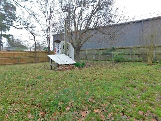 2013 Oaklawn Dr in Conroe, TX - Building Photo - Building Photo