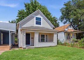 214 E Vilas Ave in Guthrie, OK - Building Photo