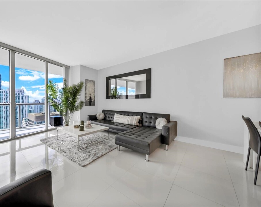 495 Brickell, Unit 4909 in Miami, FL - Building Photo