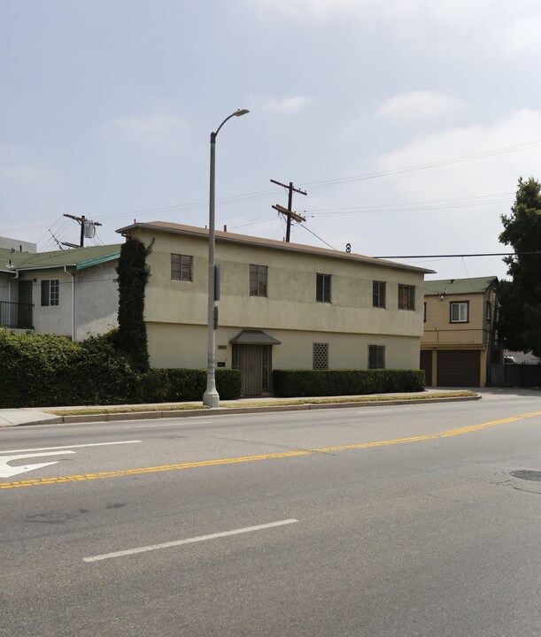 3121 W 3rd St in Los Angeles, CA - Building Photo