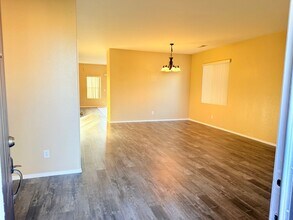 137 Moneda Ct in Hemet, CA - Building Photo - Building Photo