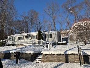 81 Oakside Rd in Smithtown, NY - Building Photo - Building Photo