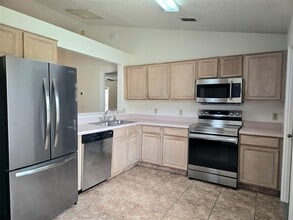 611 Cotulla Dr in Kissimmee, FL - Building Photo - Building Photo