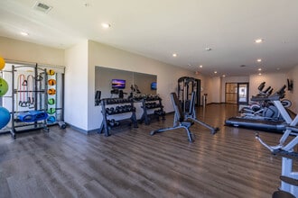 The Row on Merchant in Springdale, OH - Foto de edificio - Interior Photo