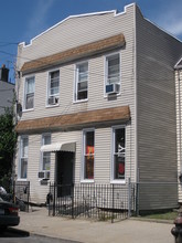 307 Devoe St in Brooklyn, NY - Building Photo - Building Photo