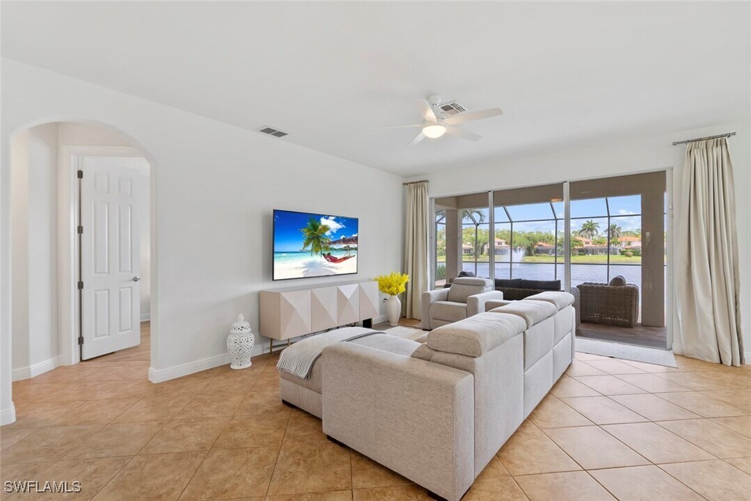 12730 Aviano Dr in Naples, FL - Building Photo