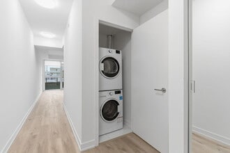 110-4110 Broadway Ave in Toronto, ON - Building Photo - Building Photo