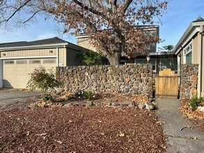 4016 Shadowhill Dr in Santa Rosa, CA - Building Photo - Building Photo