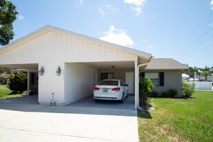 4611 S School Ave, Unit 4611 in Sarasota, FL - Building Photo