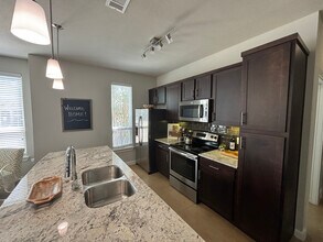 4300 Cromwell Dr in Kyle, TX - Building Photo - Building Photo