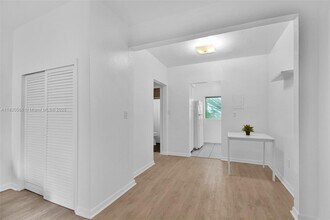 544 Michigan Ave in Miami Beach, FL - Building Photo - Building Photo
