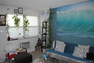 524 Washington Ave in Miami Beach, FL - Foto de edificio - Building Photo