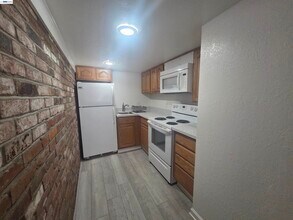 3851 Vineyard Ave in Pleasanton, CA - Building Photo - Building Photo