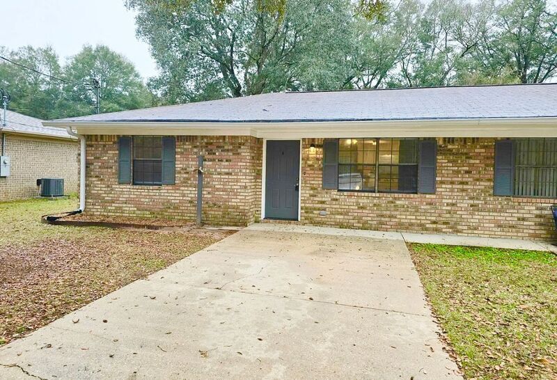 6463 Maddox Rd in Milton, FL - Building Photo