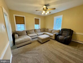 180 Sassamansville Rd in Gilbertsville, PA - Building Photo - Building Photo