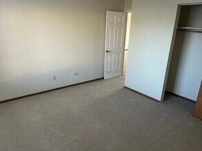 660 Oriole Ct, Unit 1A in Grayslake, IL - Building Photo - Building Photo