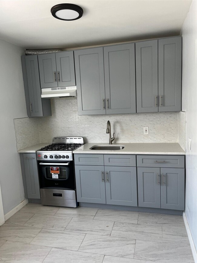 90-19 210th St in Queens, NY - Building Photo - Building Photo