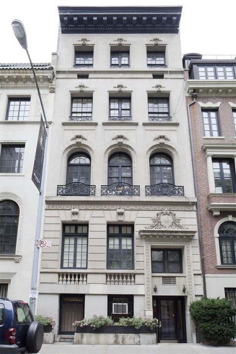 18 E 64th St in New York, NY - Building Photo