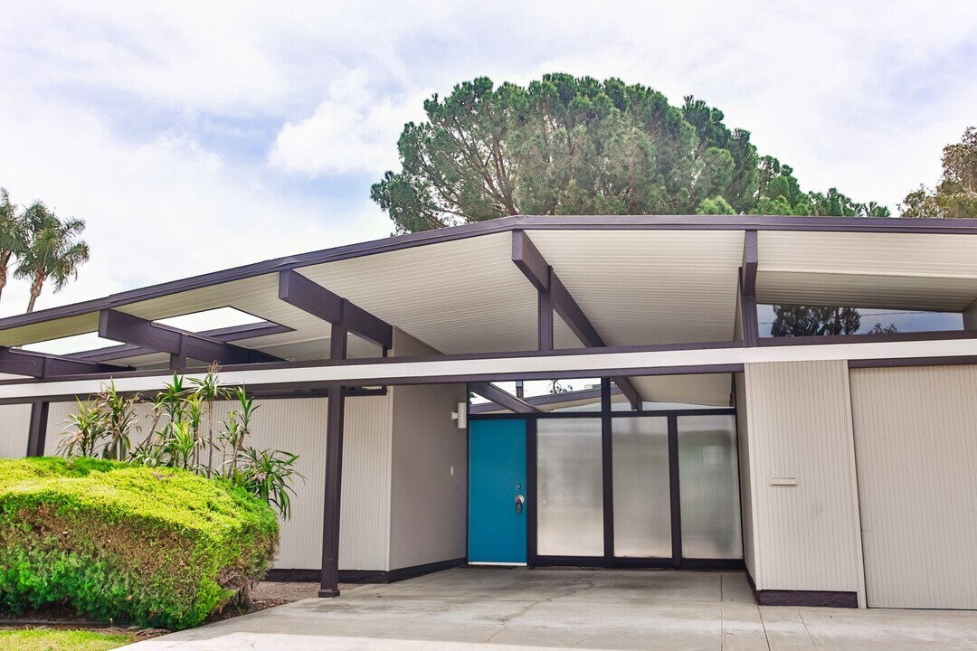 814 E Ferndale Ave in Orange, CA - Building Photo