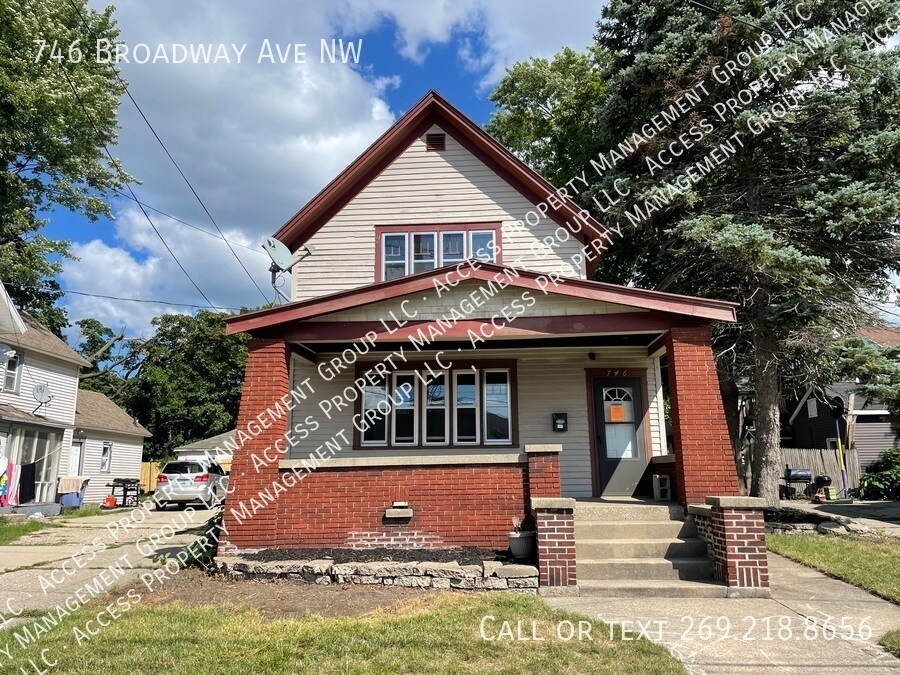 746 Broadway Ave NW in Grand Rapids, MI - Building Photo