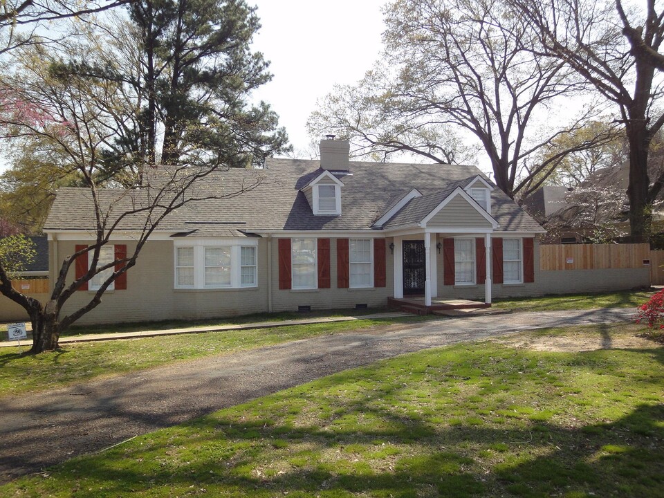 80 S Highland St in Memphis, TN - Building Photo