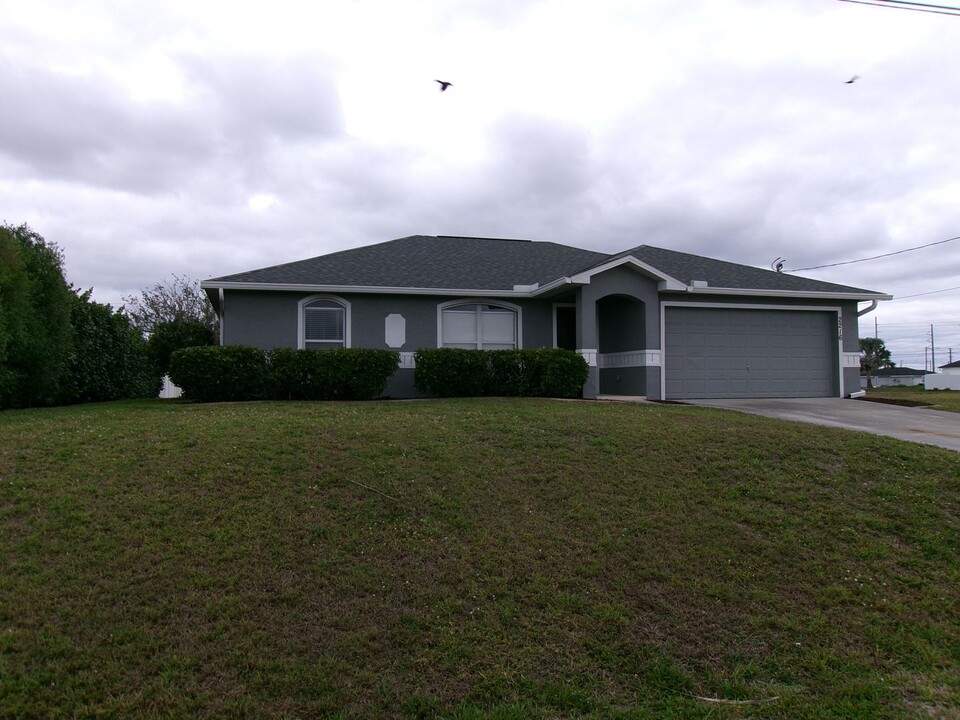 2216 NW 7th Pl in Cape Coral, FL - Building Photo