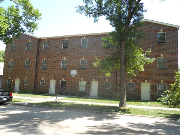 1105 Ratone St in Manhattan, KS - Building Photo