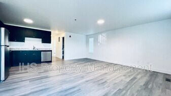 485 S 38th Ave in West Richland, WA - Building Photo