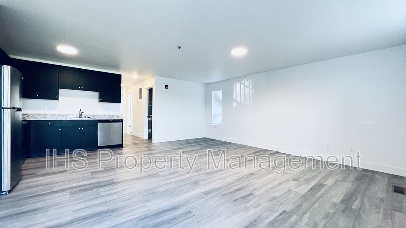 485 S 38th Ave in West Richland, WA - Building Photo