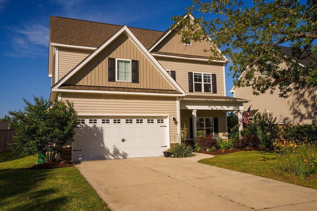 562 W Craftsman Wy in Hampstead, NC - Building Photo
