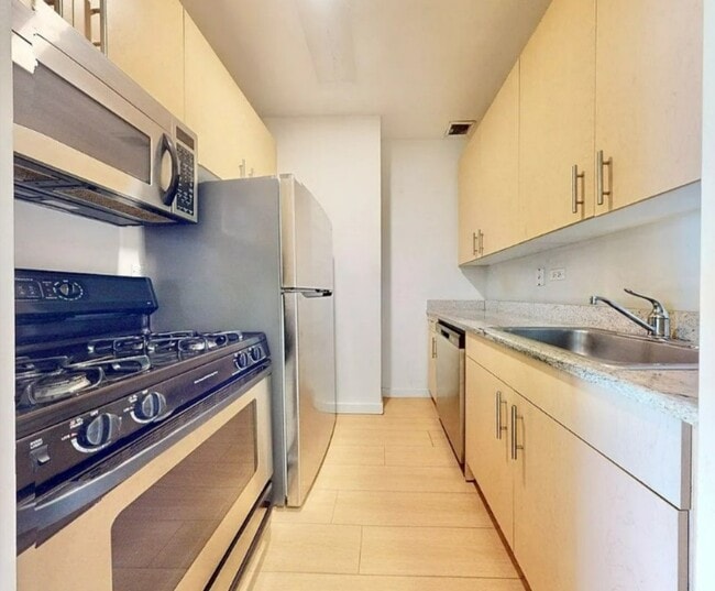 Washington Street, Unit 16B in New York, NY - Foto de edificio - Building Photo