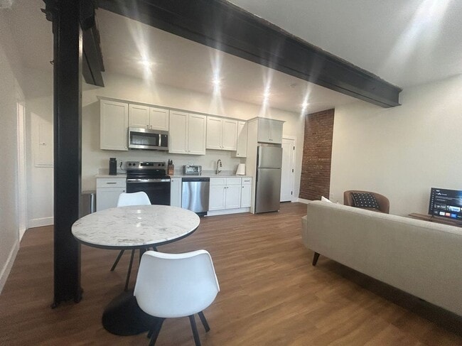 110 Hotel St in Utica, NY - Building Photo - Building Photo